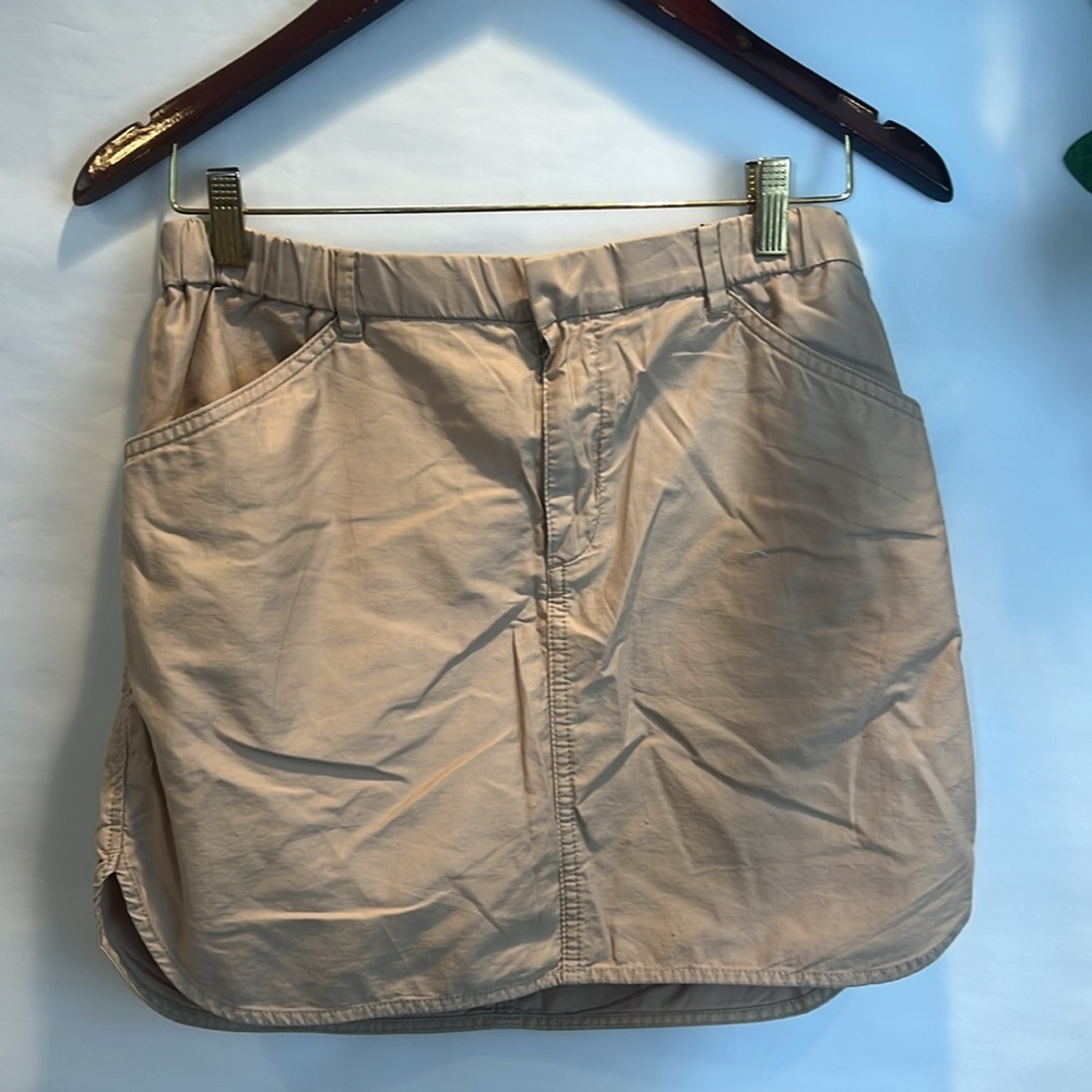 Uniqlo Kahki miniskirt - Picture 2 of 5